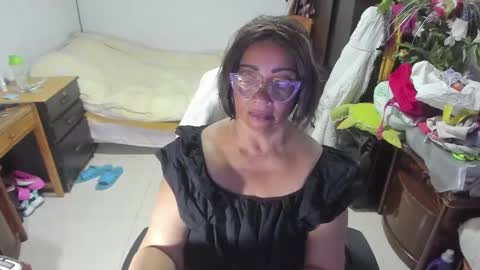 Snapshot of mrs_mommy chatting on February 28, 6:09 pm mrs_mommy online show from February 28, 6:09 pm