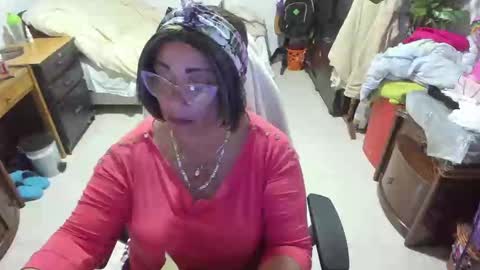 Snapshot of mrs_mommy chatting on February 15, 6:55 pm mrs_mommy online show from February 15, 6:55 pm