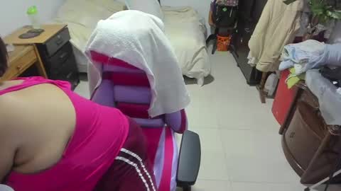 Snapshot of mrs_mommy chatting on February 14, 10:47 pm mrs_mommy online show from February 14, 10:47 pm