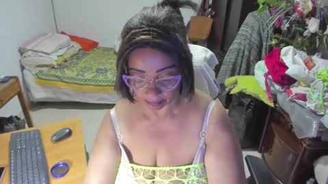 Snapshot of mrs_mommy chatting on March 1, 6:21 pm mrs_mommy online show from March 1, 6:21 pm