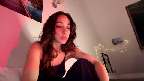 ms_sophiee online show from April 19, 8:44 pm