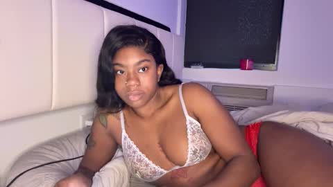 mskitty000 online show from February 14, 10:12 pm