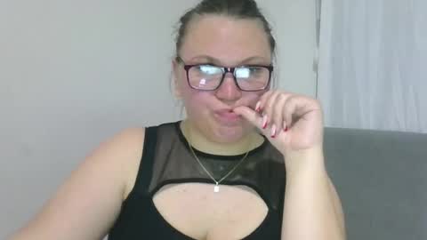 musechic_wild online show from April 15, 8:20 pm