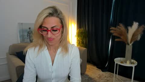 Diana online show from June 3, 2:33 pm