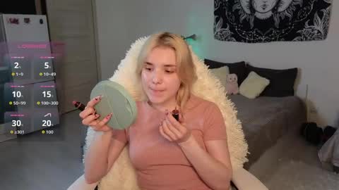 Molly online show from May 19, 9:44 pm