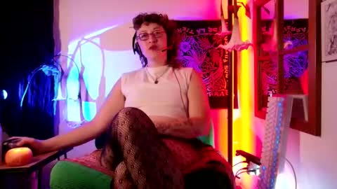 Mx. Anouk Divine online show from June 5, 5:44 am