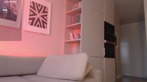 Snapshot of my_hannah chatting on December 8, 12:08 pm Hannah  welcome  online show from December 8, 12:08 pm