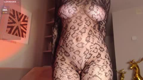 Snapshot of my_hannah chatting on December 28, 1:28 pm Hannah  welcome  online show from December 28, 1:28 pm