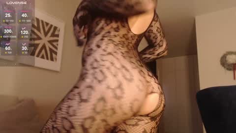 Snapshot of my_hannah chatting on January 12, 1:48 pm Hannah  welcome  online show from January 12, 1:48 pm