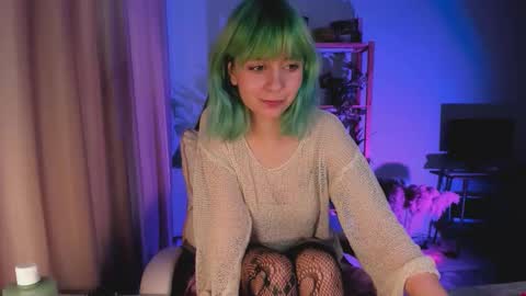 MylaFlores online show from November 30, 5:22 am