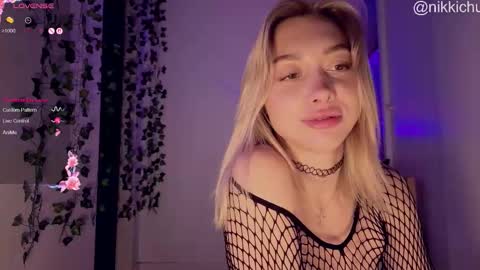 mynameisnikki_ online show from December 21, 6:50 am