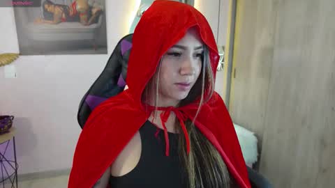 S A R A online show from November 1, 2:05 am