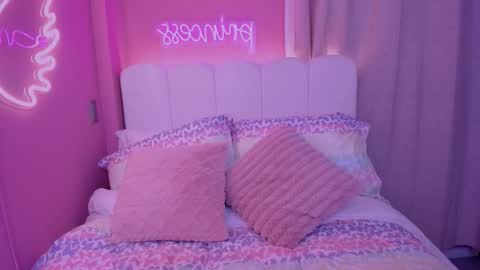 n1nna online show from January 17, 1:35 am