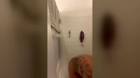 n946394 online show from March 12, 8:55 pm