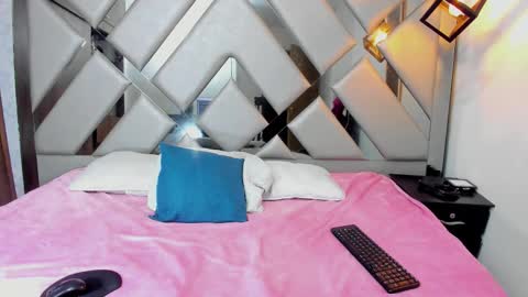 Nahomi  online show from February 17, 10:31 pm