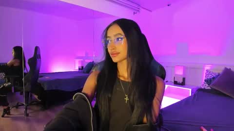 Nahomy  online show from January 10, 11:37 am