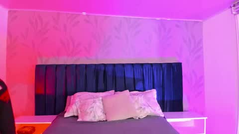 Nahomy  online show from January 6, 11:03 am