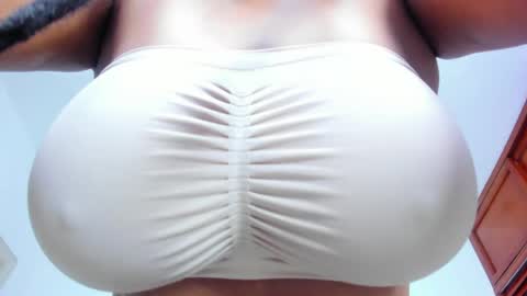 Nahomy online show from April 16, 9:03 pm