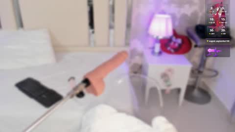 Nahomy Roberts online show from December 5, 1:01 pm