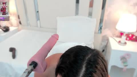 Nahomy Roberts online show from January 16, 8:43 am