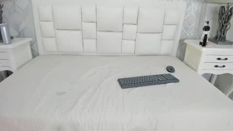 naia_cox online show from February 4, 6:49 am