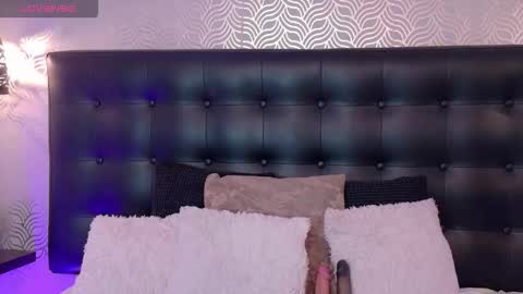 naiaramasson_ online show from November 24, 12:18 pm