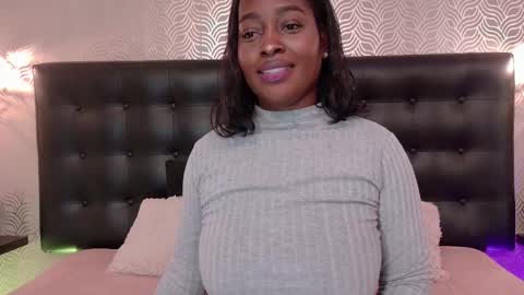 naiaramasson_ online show from March 26, 12:51 pm