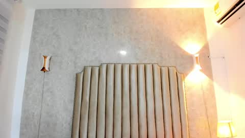 Naisha Rousell online show from April 18, 2:03 am