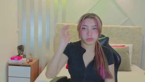 nami_sweet_ online show from November 8, 11:15 am