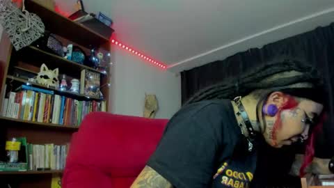 Snapshot of nana_cirkuss chatting on October 9, 5:11 am Val online show from October 9, 5:11 am