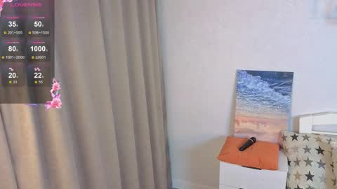 Hello im Lola online show from November 27, 5:10 am