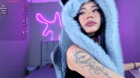 Snapshot of nanii_velvett chatting on October 3, 2:11 pm Nanii           online show from October 3, 2:11 pm