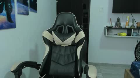 naomi_berckley online show from October 16, 5:54 am