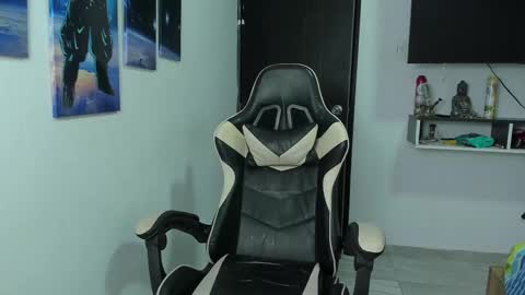 naomi_berckley online show from September 14, 6:33 am