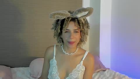 naomidawson online show from January 15, 1:00 am