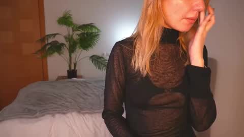 naomirosy online show from February 11, 9:38 pm