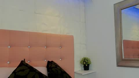 Naomy Smith online show from December 3, 5:34 pm