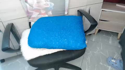 naomylux1 online show from March 3, 4:29 am