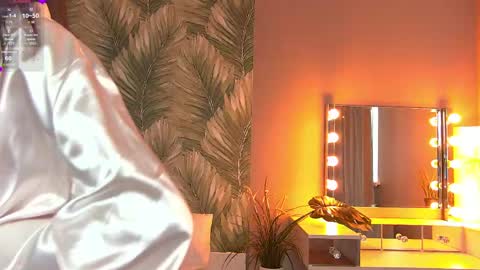 nataliecroft online show from April 21, 8:32 am