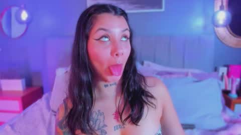 nathalia stone  online show from February 3, 6:40 am