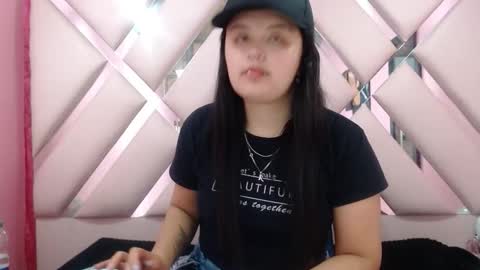 nathaly low online show from December 20, 3:32 am