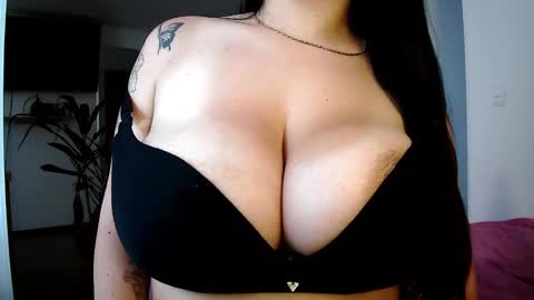 Snapshot of nathy_jones chatting on March 4, 7:43 pm Nathaly Jones online show from March 4, 7:43 pm