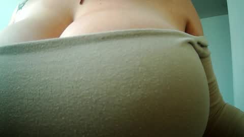 Snapshot of nathy_jones chatting on October 21, 3:27 pm Nathaly Jones online show from October 21, 3:27 pm