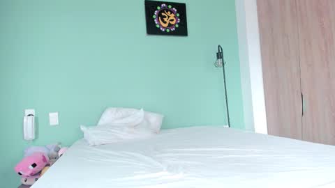     online show from March 27, 3:46 pm