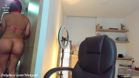 Snapshot of natycol___ chatting on October 22, 2:05 am online show from October 22, 2:05 am