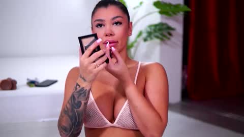 Snapshot of natydesiree chatting on October 17, 9:01 am Naty online show from October 17, 9:01 am