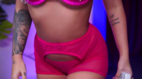 Snapshot of natydesiree chatting on December 19, 7:18 pm Naty online show from December 19, 7:18 pm