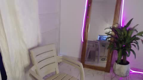 Stella Mcqueen online show from March 28, 6:40 pm