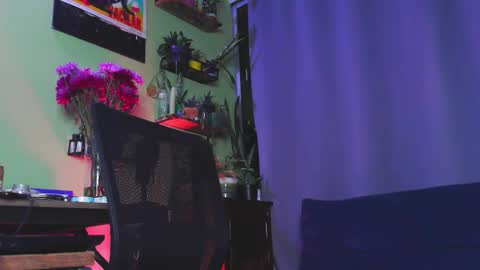 Em  please help me reach 100 thumbs up 3 online show from November 22, 7:00 am