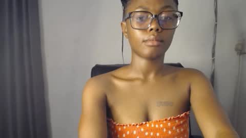 Zoey online show from November 25, 9:59 pm